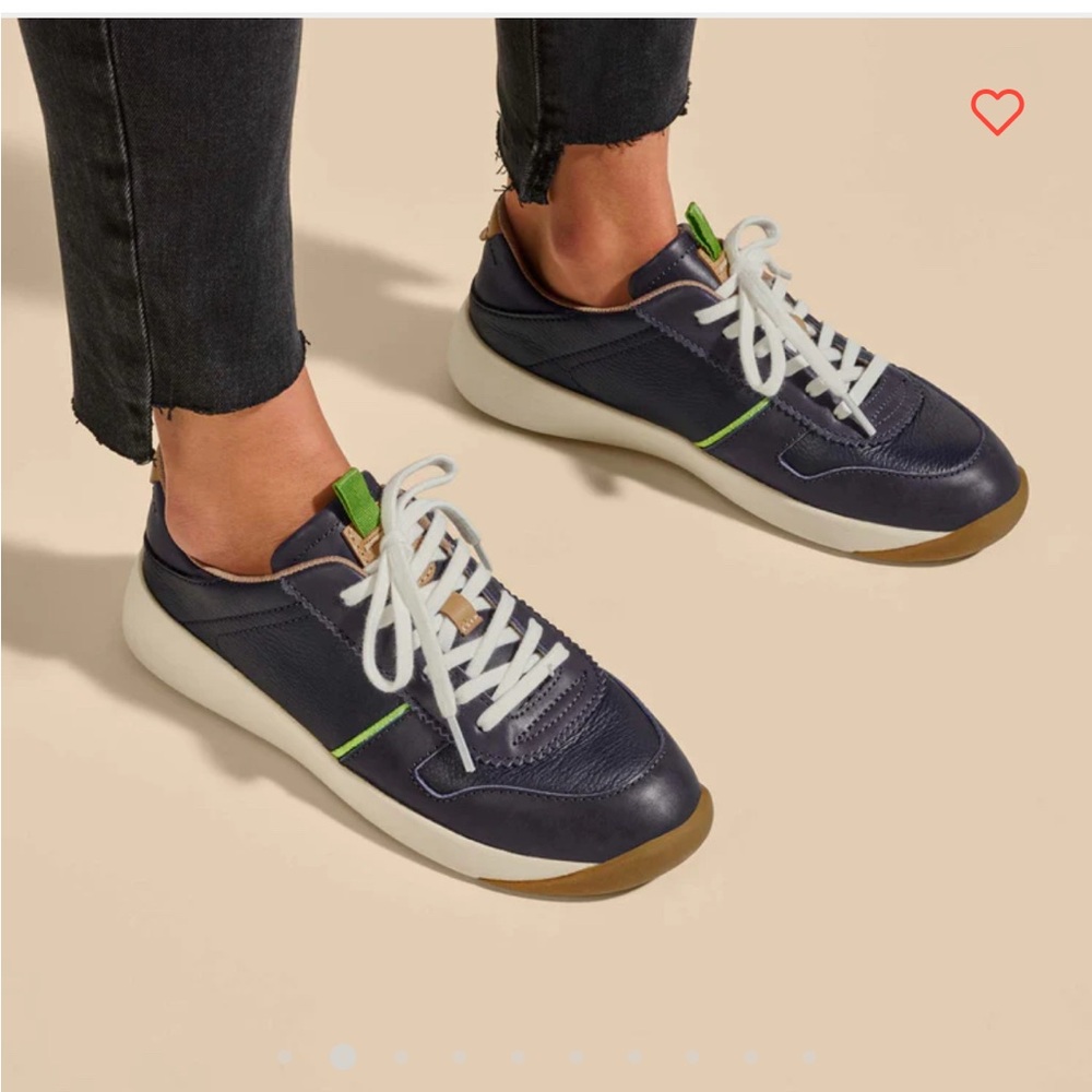 Olukai Kaulele navy leather sneaker W8.5 - Picture 2 of 15